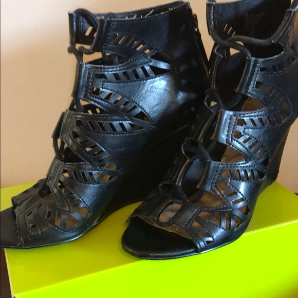 A.n.a  A NEW APPROACH - Picture 2 of 4